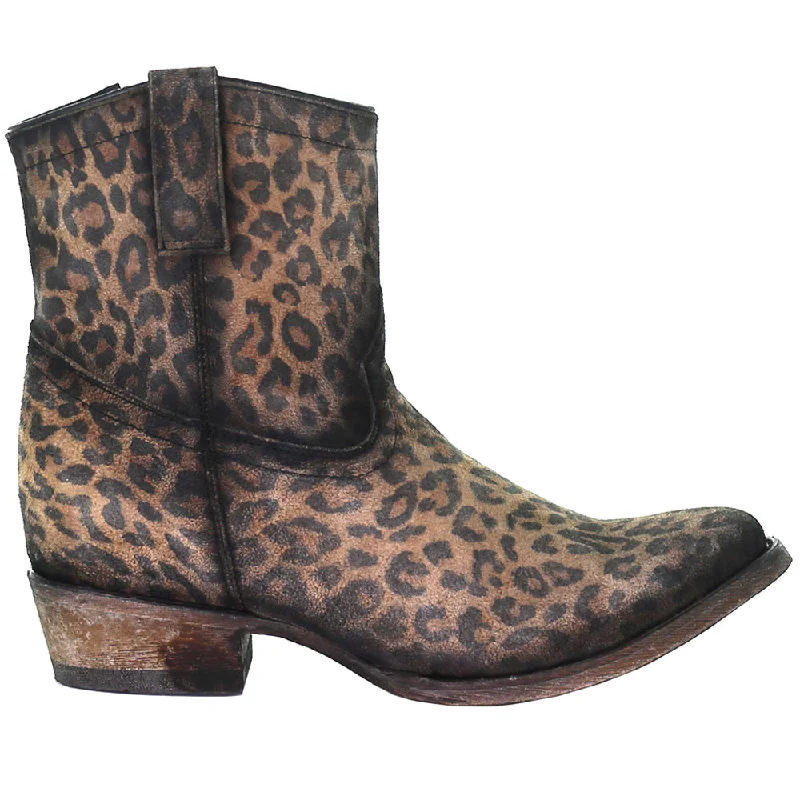 trendy boots for fall fashion -Cheetah Round Toe Cowboy Booties