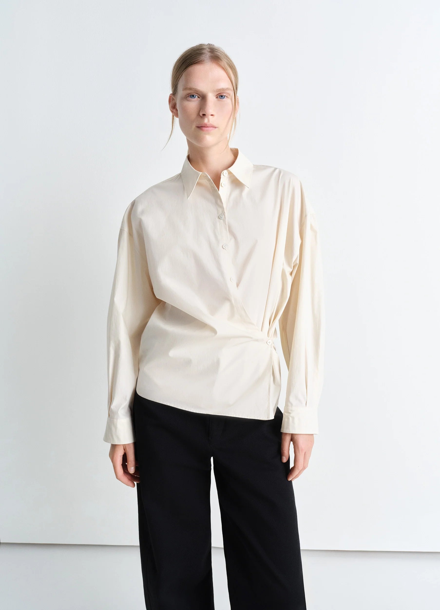 STRAIGHT COLLAR TWISTED SHIRT