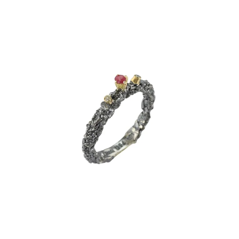 Apostolos Ring with Two Diamonds and One Round Ruby